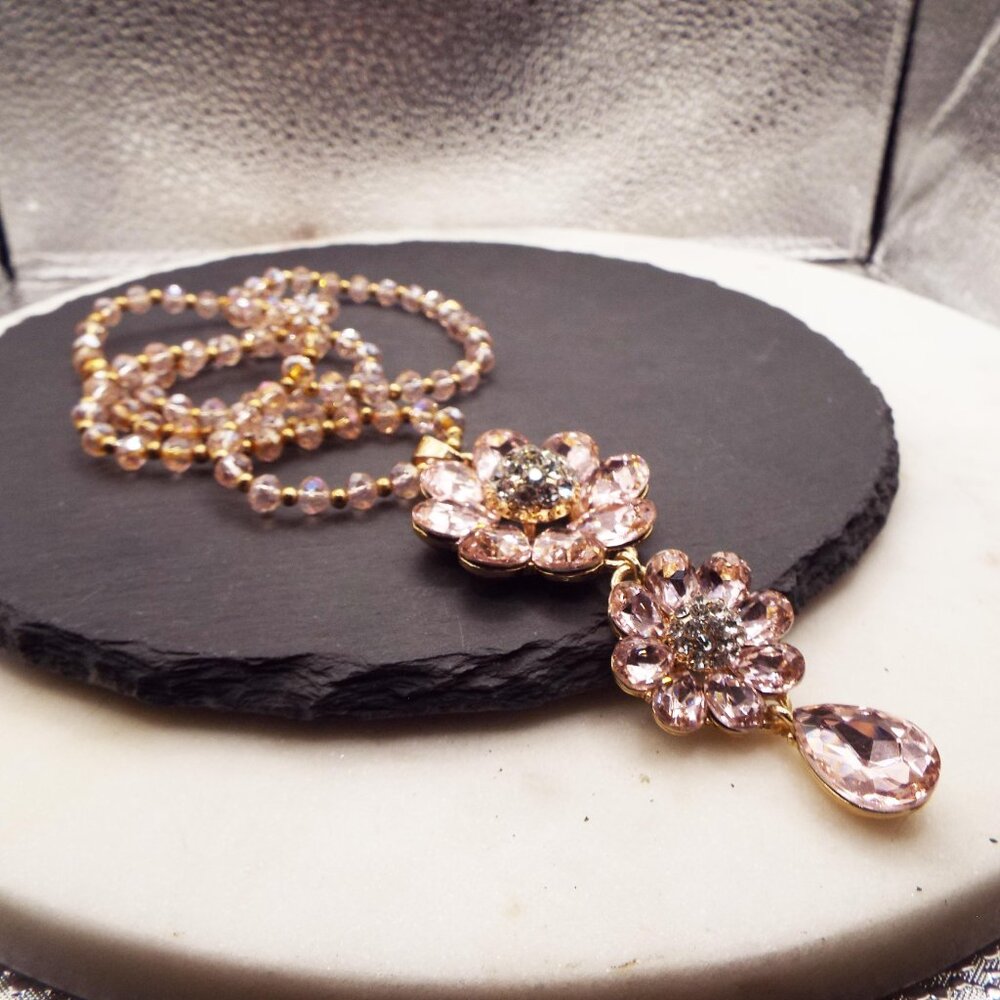 LITTLE GIRL PINK CRYSTAL DAISIES & CRYSTAL FACETED BEADS 25" L. NECKLACE D1